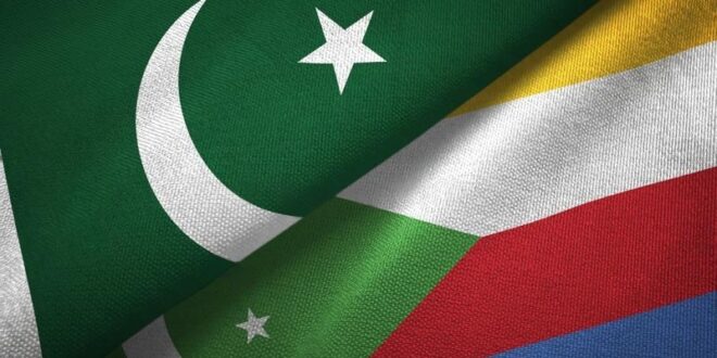 علم جزر القمر مع علم باكستان
